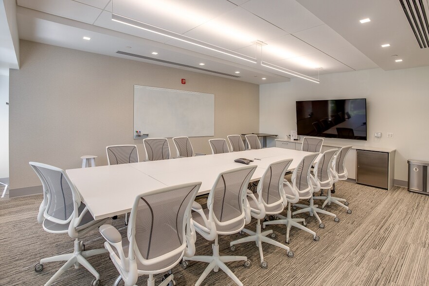 More Photos Of 704 Quince Orchard Rd, Gaithersburg Research And Development For Lease