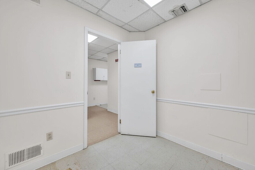 More Photos Of 102-104 S Main St, Manville Office Residential For Lease