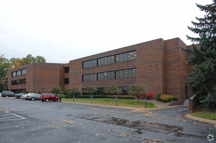 More Photos Of 6131 Blue Circle Dr, Eden Prairie Office For Sale