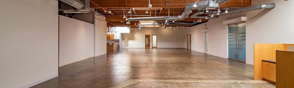 More Photos Of 1658 10th St, Santa Monica Flex For Lease