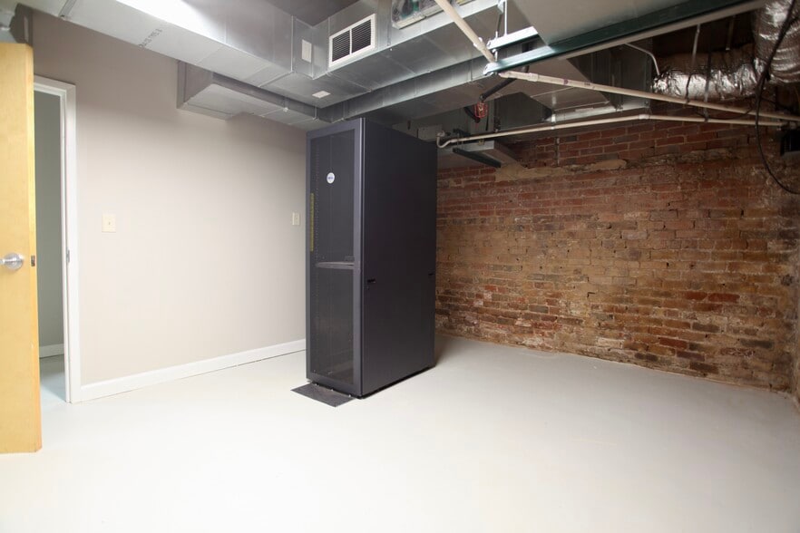 More Photos Of 508 W 5th St, Charlotte Office For Sale