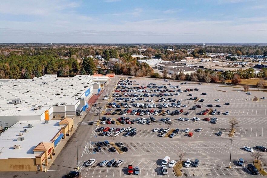 More Photos Of 300-326 Columbus Corners Dr, Whiteville Storefront For Lease