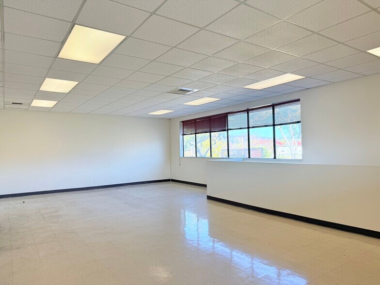 More Photos Of 1820 Oro Dam Blvd E, Oroville Bank For Lease