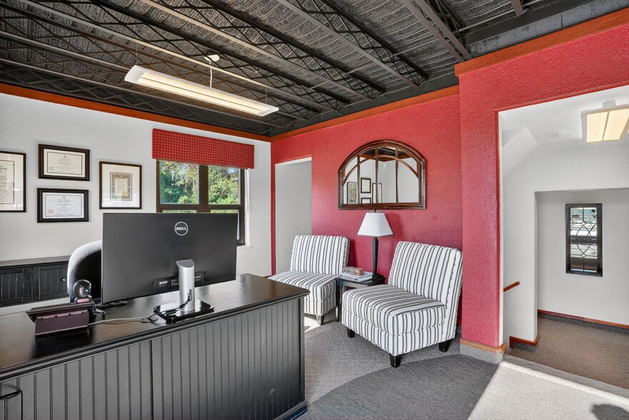 More Photos Of 1104 S Mitchell St, Cadillac Office For Sale