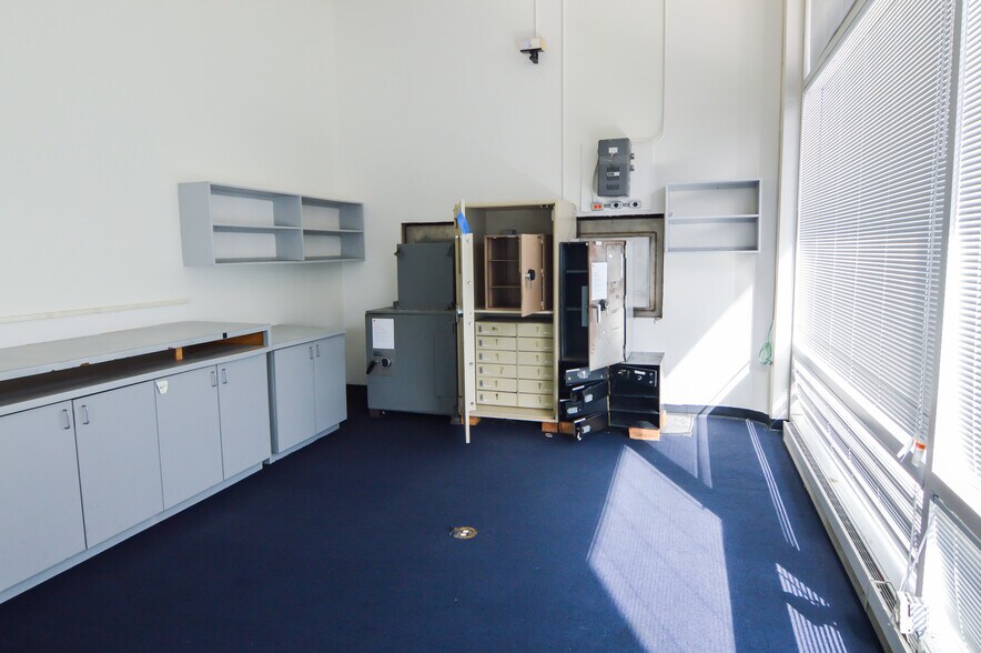 More Photos Of 40 NE Loop 410, San Antonio Office For Sale