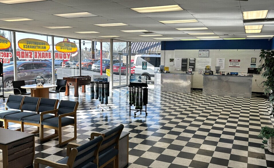 More Photos Of 11993 SW Pacific Hwy, Tigard Auto Repair For Sale