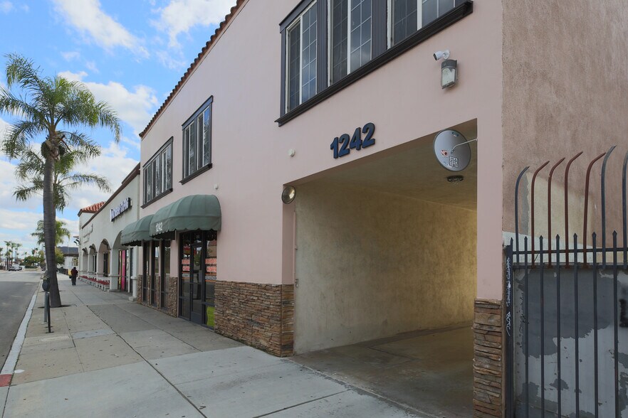 More Photos Of 317 San Fernando Mission Blvd, San Fernando Storefront For Lease