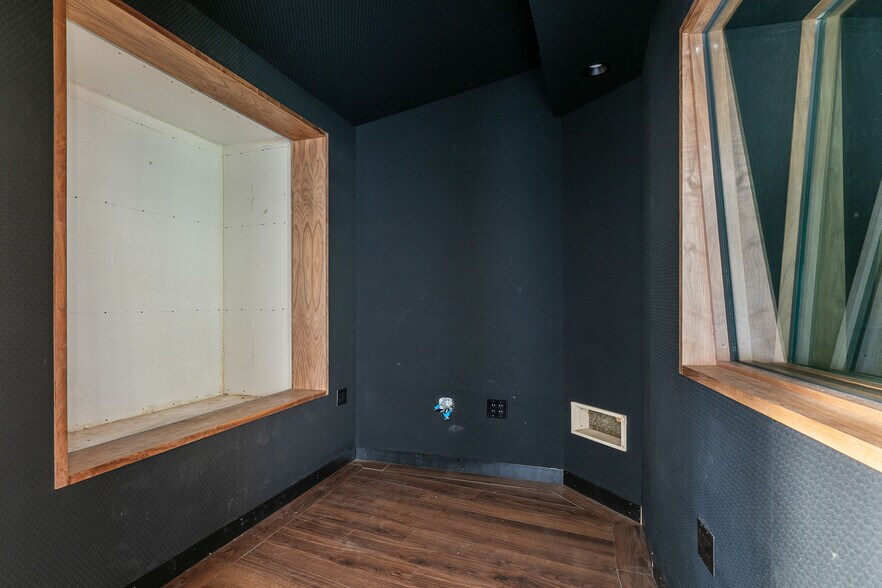 More Photos Of 5520-5522 Cahuenga Blvd, North Hollywood Freestanding For Sale