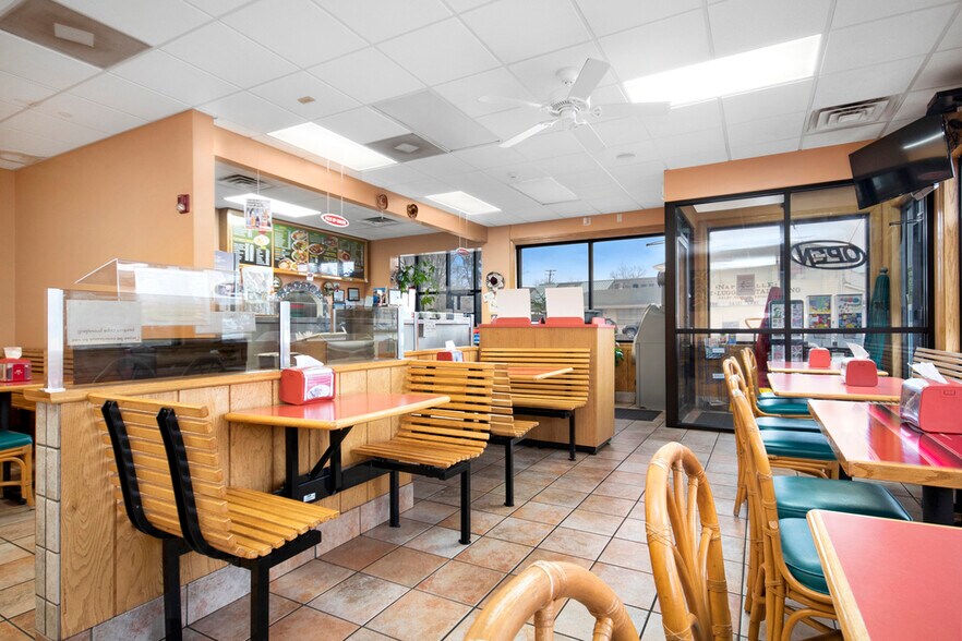 More Photos Of 1015 E Ogden Ave, Naperville Fast Food For Sale