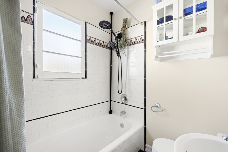 More Photos Of 827 12th St, Santa Monica Apartments For Sale
