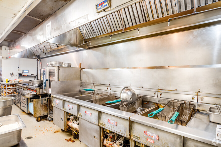 More Photos Of 3921 Jack Kultgen Fwy, Waco Restaurant For Lease