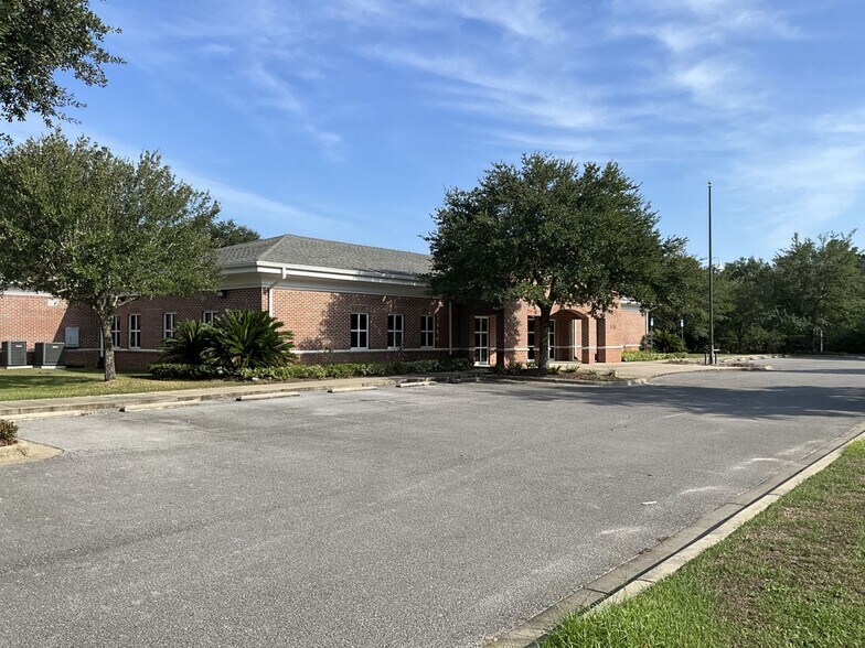 More Photos Of 5784 Chumuckla Hwy, Pace Freestanding For Sale