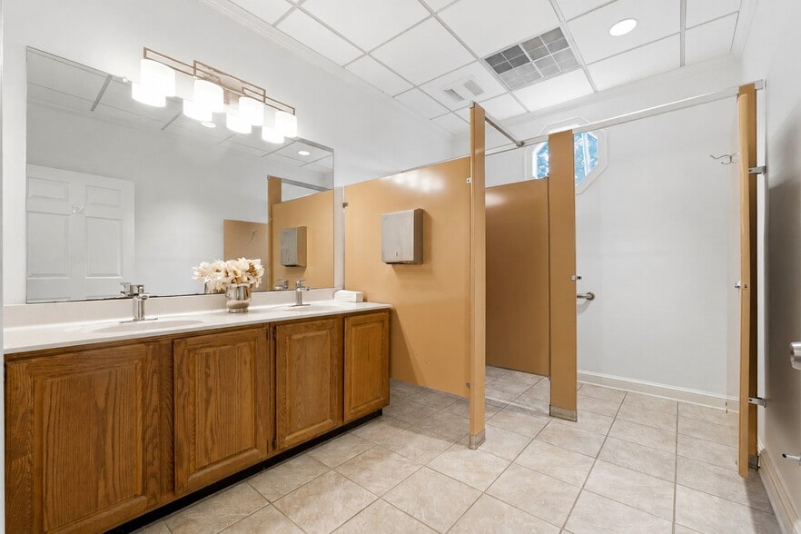 More Photos Of 3103 Medlock Bridge Rd, Norcross Office For Sale