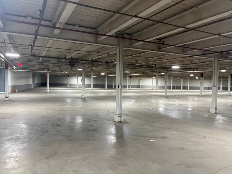 More Photos Of 200 N Church St, Lexington Warehouse For Lease
