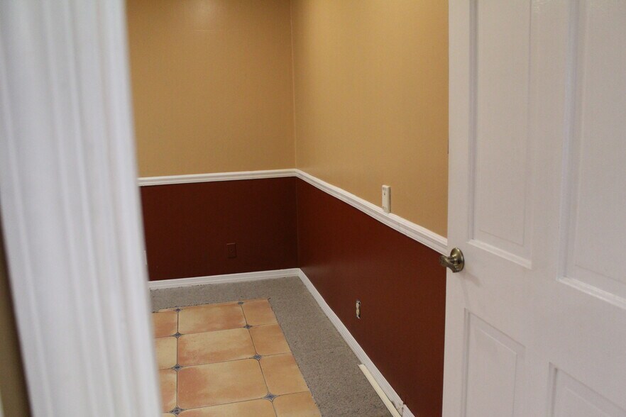 More Photos Of 7800 W Oakland Park Blvd, Sunrise Medical For Lease