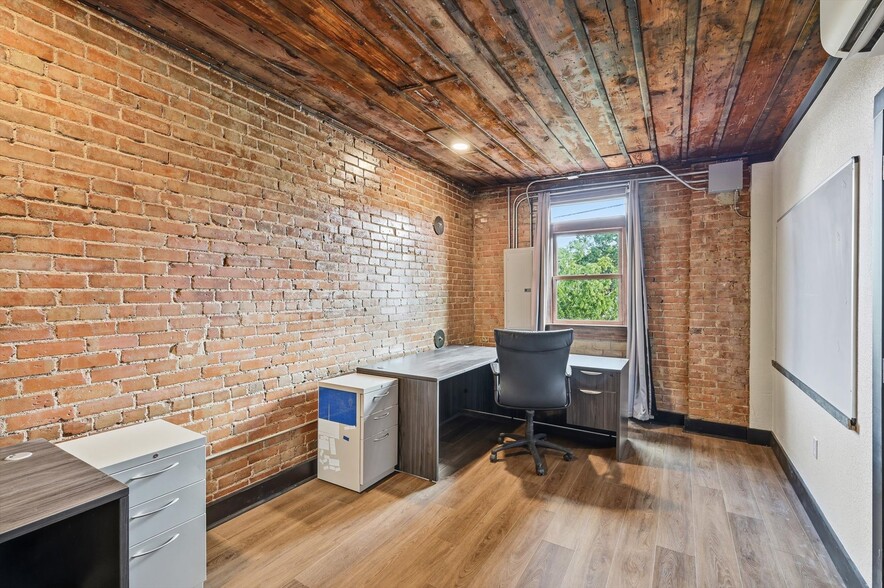 More Photos Of 1426 N Main St, Fort Worth Storefront Retail Office For Lease