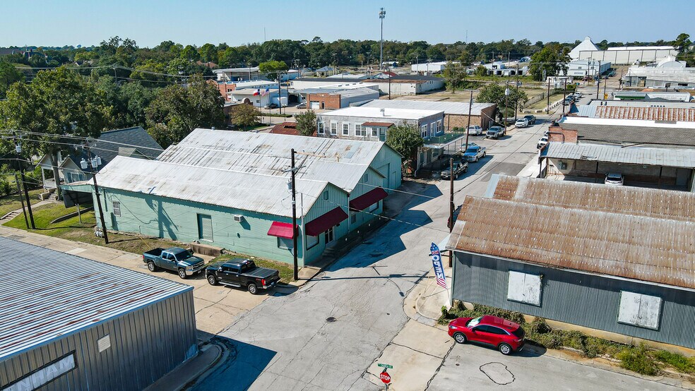 More Photos Of 201 W First St, Brenham Distribution For Sale