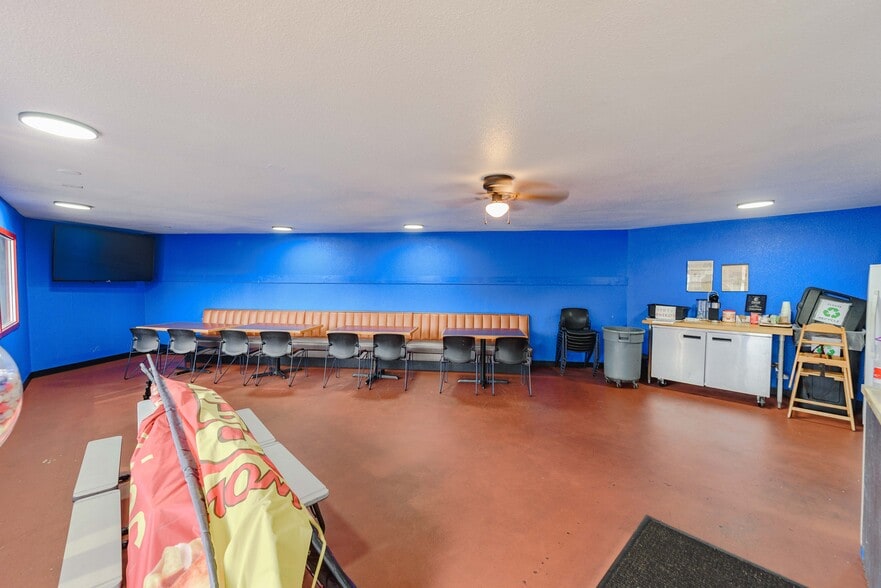 More Photos Of 75310 US HIGHWAY 101, Reedsport General Retail For Sale