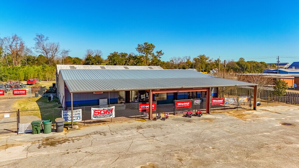 More Photos Of 1204 Dothan Rd, Bainbridge Flex For Lease