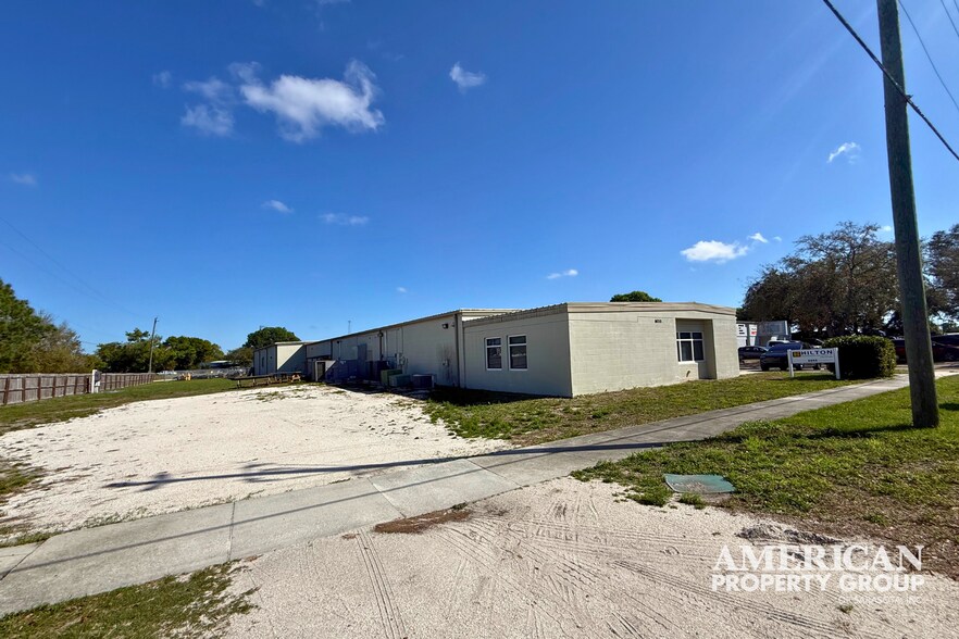More Photos Of 6055 Porter Way, Sarasota Warehouse For Lease