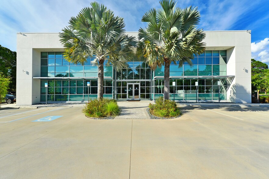 More Photos Of 2068 Hawthorne St, Sarasota Medical For Lease