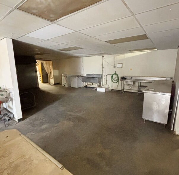 More Photos Of 121 Virginia St NE, Albuquerque Light Distribution For Sale