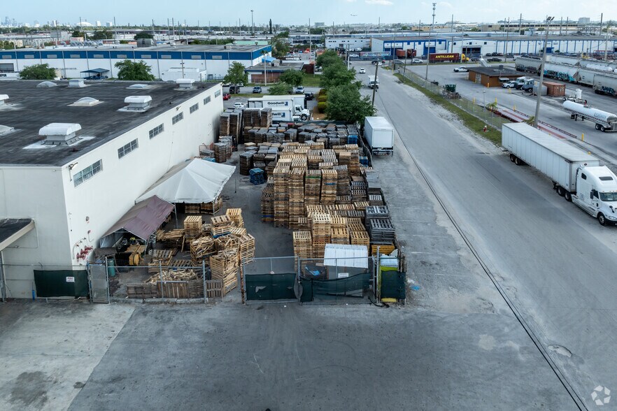 More Photos Of 6695-6699 NW 36th Ave, Miami Light Distribution For Lease