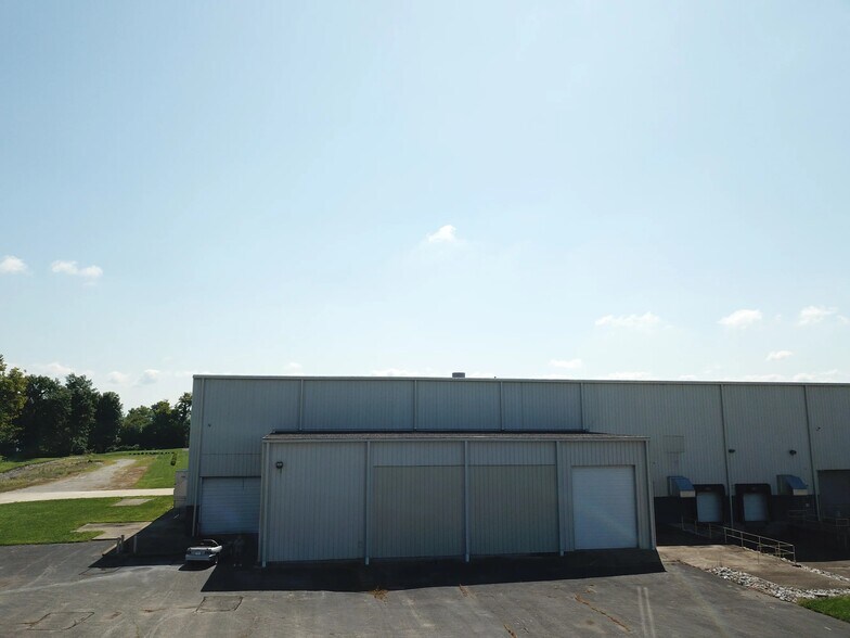 More Photos Of 901 E Main St, Warsaw Warehouse For Lease