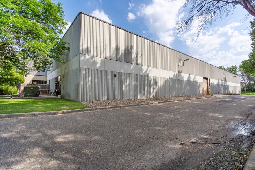 More Photos Of 405 Commerce Ct, Vadnais Heights Manufacturing For Sale