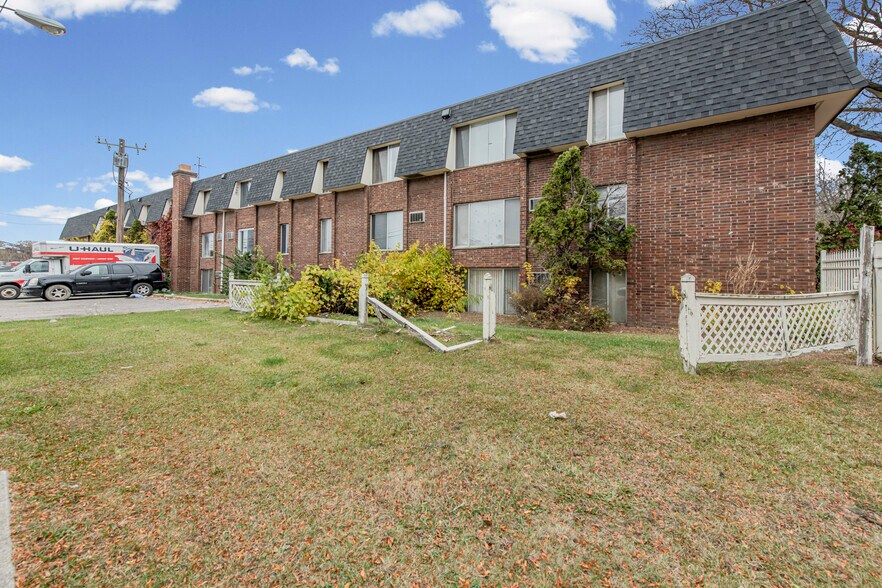 More Photos Of 23740 Fenkell St, Detroit Apartments For Sale