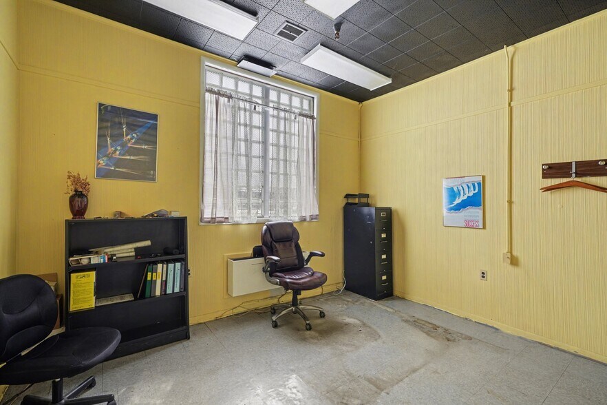 More Photos Of 49 2nd St, New Vienna Industrial For Lease