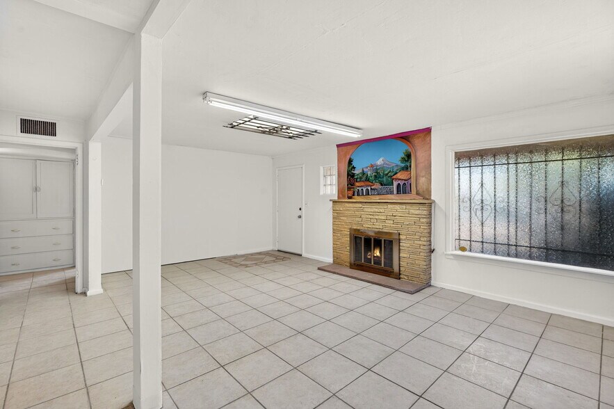 More Photos Of 4401 N 16th St, Phoenix Freestanding For Lease