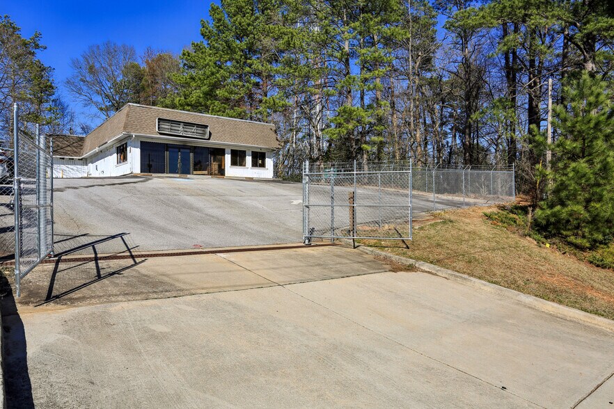 Primary Photo Of 2988 Rainbow Dr, Decatur General Retail For Sale