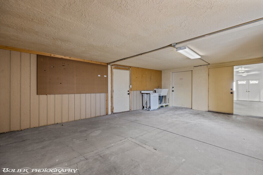 More Photos Of 320 E Old Mill Rd, Mesquite Office For Sale