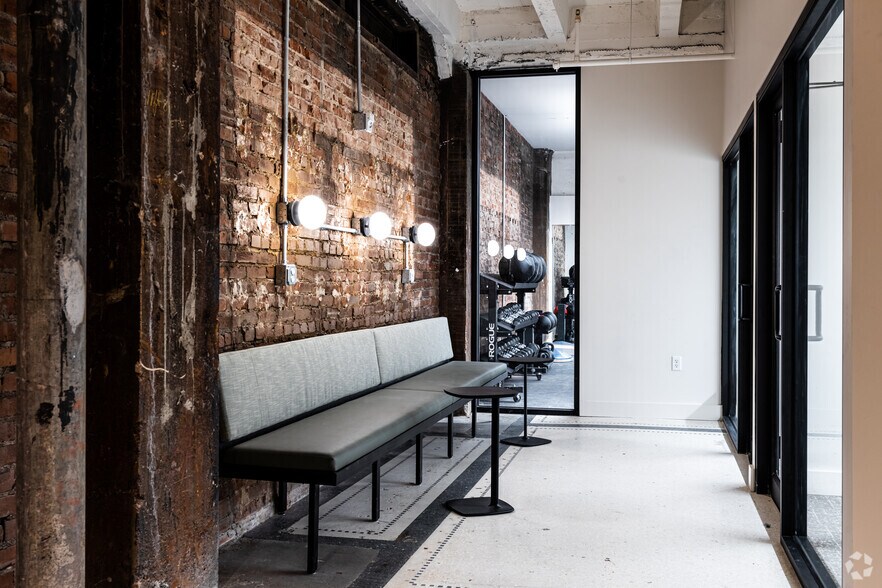 More Photos Of 106 W 11th St, Kansas City Apartments For Lease