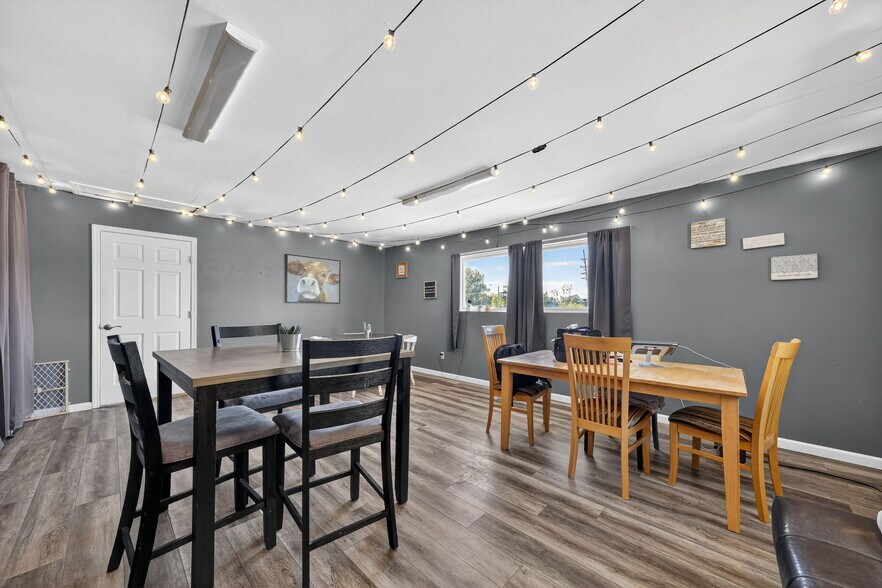 More Photos Of 302 S Lincoln Dr, Troy Office For Sale