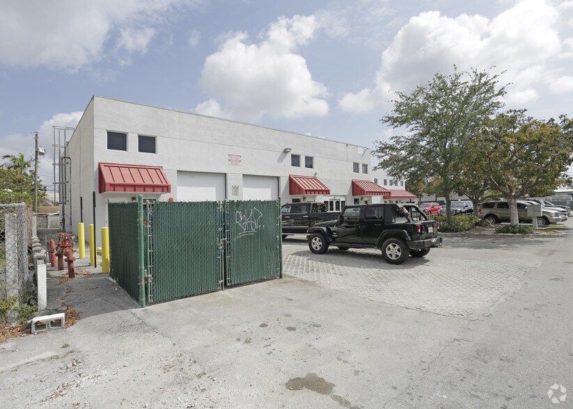 More Photos Of 7121 SW 43rd St, Miami Warehouse For Lease