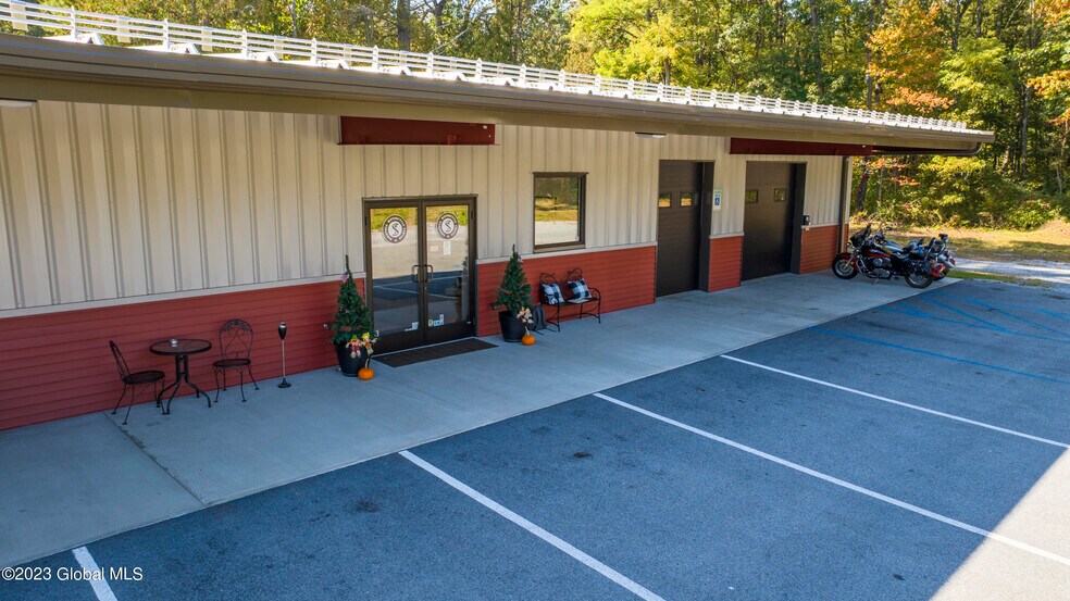 More Photos Of 4284 Ny-50, Saratoga Springs General Retail For Sale