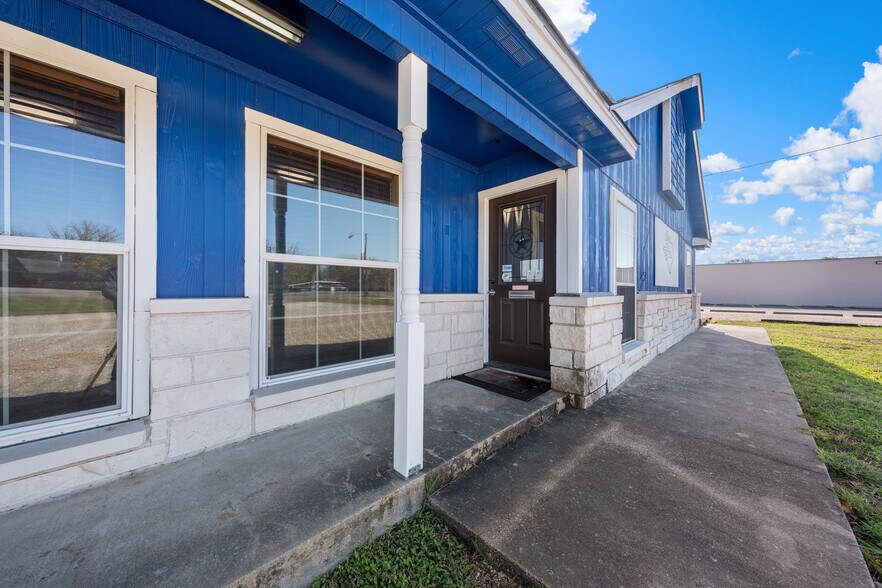 More Photos Of 3715 Bellmead Dr, Bellmead Office For Sale