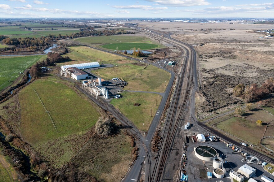 More Photos Of 405 Hoosier, Stanfield Food Processing For Lease
