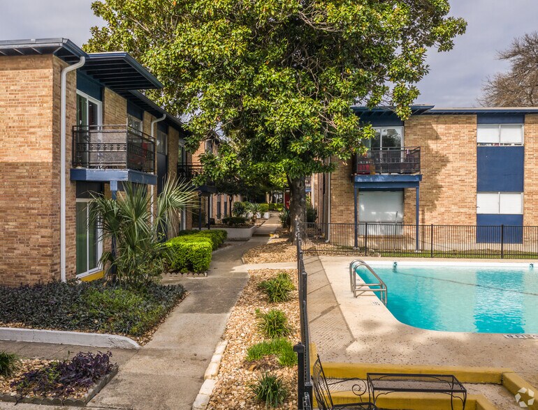 More Photos Of 3102 Hillcrest Dr, San Antonio Multifamily For Sale