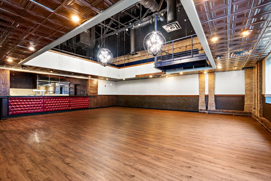 More Photos Of 1402 W Lake St, Minneapolis Restaurant For Sale