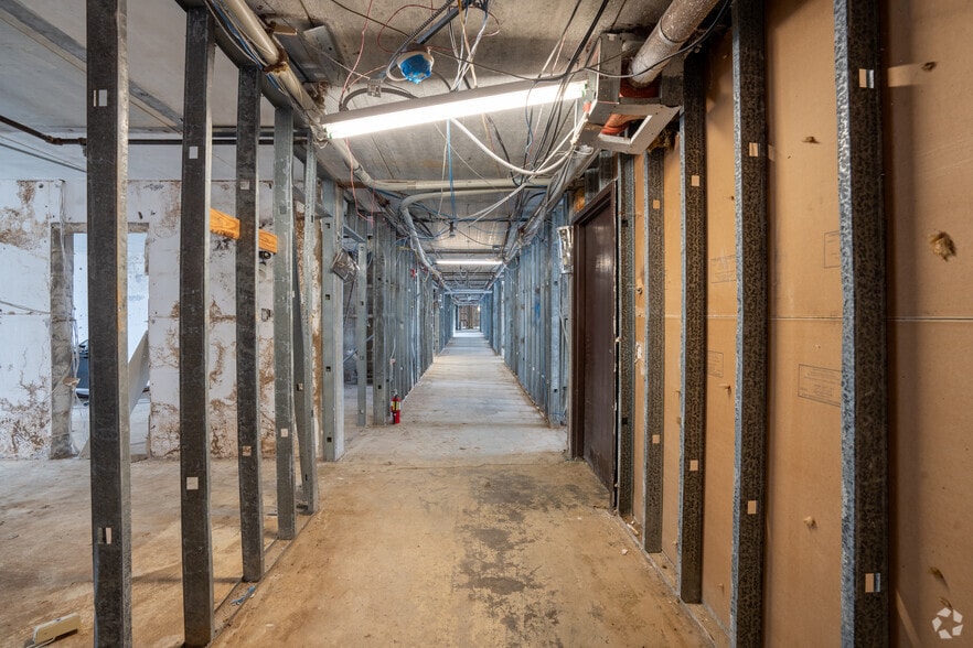 More Photos Of 1801 W Pinhook Rd, Lafayette Hotel For Sale