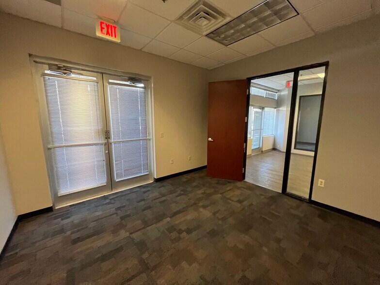 More Photos Of 15825 S 46th St, Phoenix Office For Sale