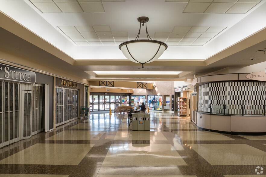 More Photos Of 2900 Steeles Ave E, Markham General Retail For Lease