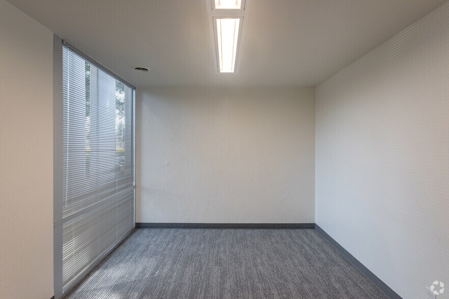 More Photos Of 2910-2960 Scott Blvd, Santa Clara Light Distribution For Lease