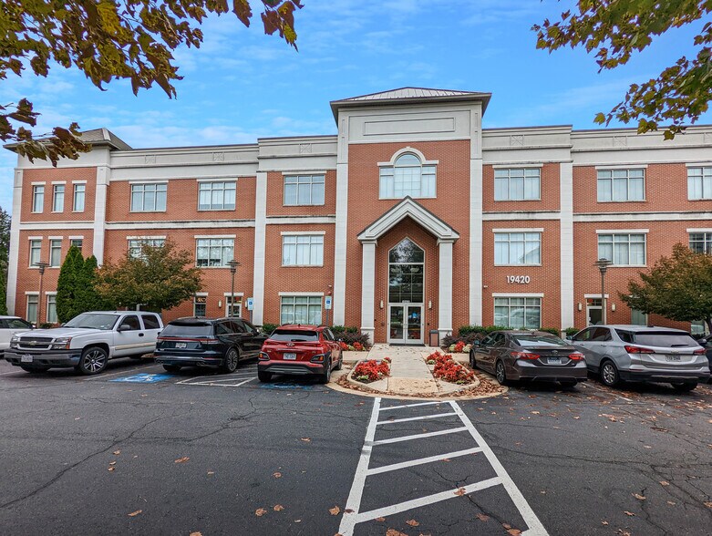 More Photos Of 19420 Golf Vista Plz, Leesburg Medical For Sale