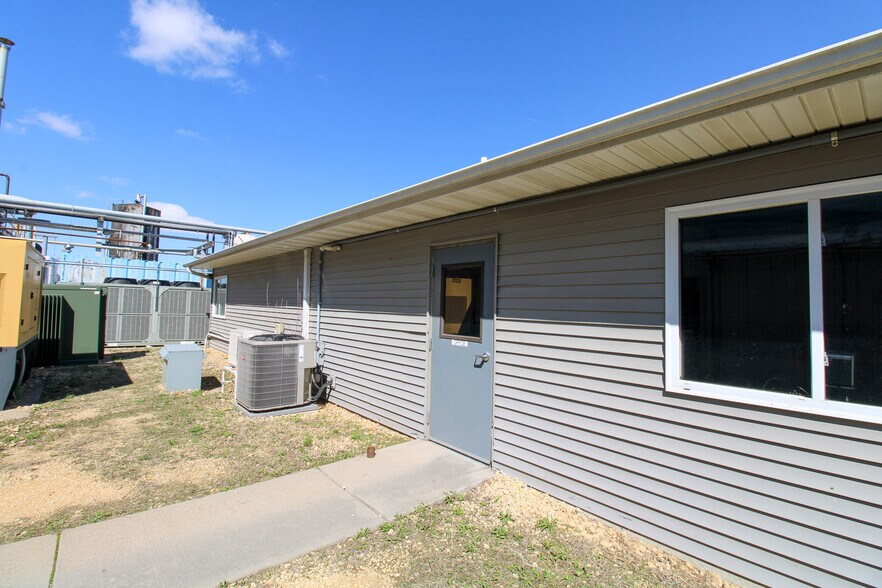 More Photos Of 5640 44th Ave S, Clinton Industrial For Sale
