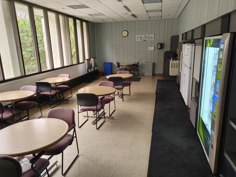 More Photos Of 2700 SW 13th St, Gainesville Office For Lease