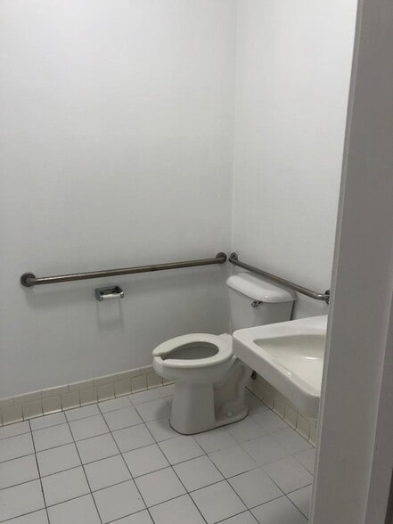 More Photos Of 667-669 Chenery St, San Francisco Storefront Retail Residential For Lease